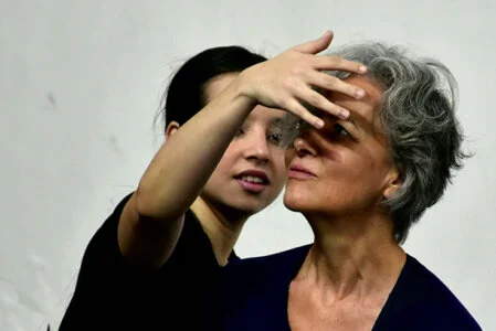 foto de ensaio do espetáculo Labaniana, em cena Kátia Henrique e Bia Rivas