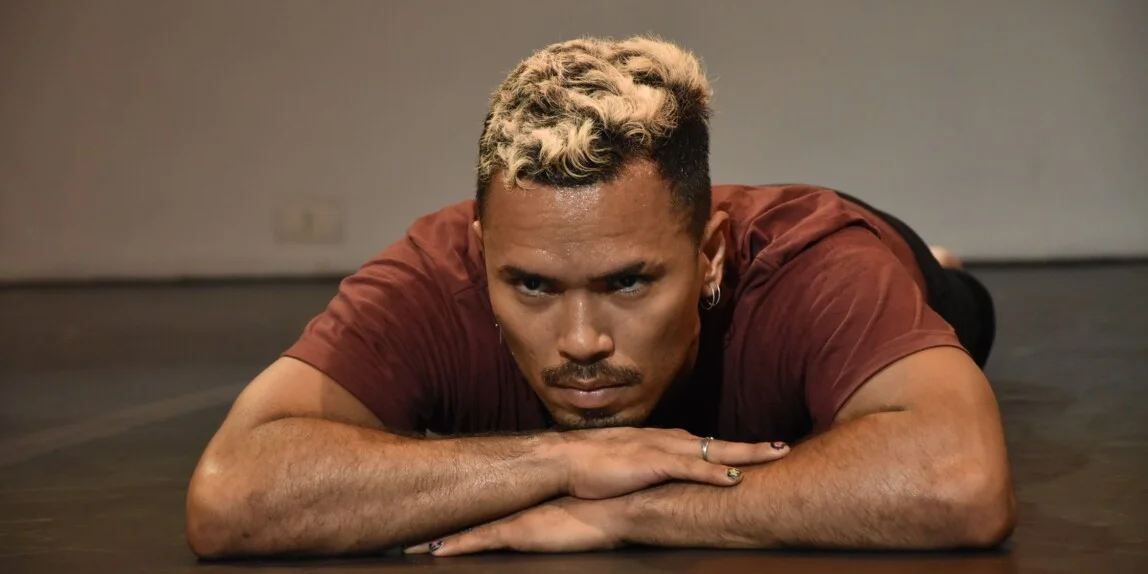 foto do espetáculo Entrevista, em cena Franco Salluzio