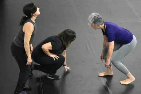 foto de ensaio do espetáculo Labaniana, em cena Kátia Henrique, Ana Paula Mastrodi e Andrea Lomardo